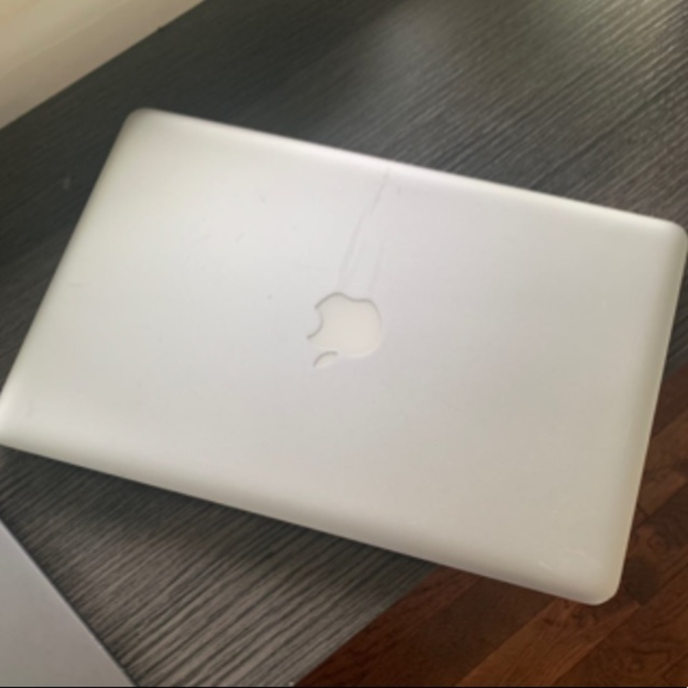 Apple MacBook Pro - Picture 2 of 2